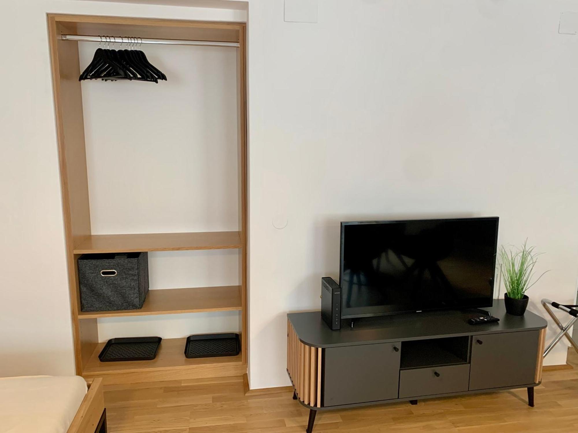 Air-Conditioned, Quiet Apartment With A Terrace In Center Of St Poelten - Smart Tv Sankt Poelten Eksteriør billede
