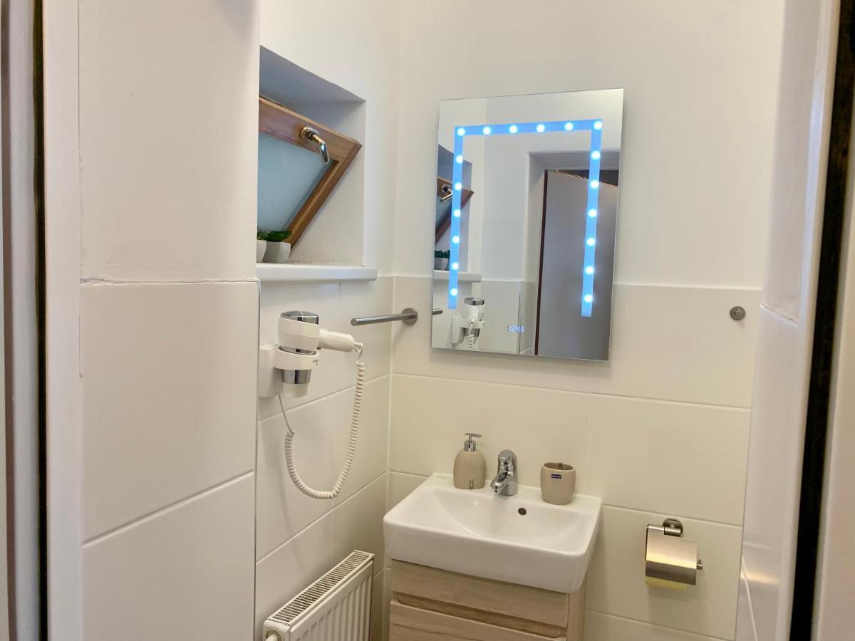 Air-Conditioned, Quiet Apartment With A Terrace In Center Of St Poelten - Smart Tv Sankt Poelten Eksteriør billede